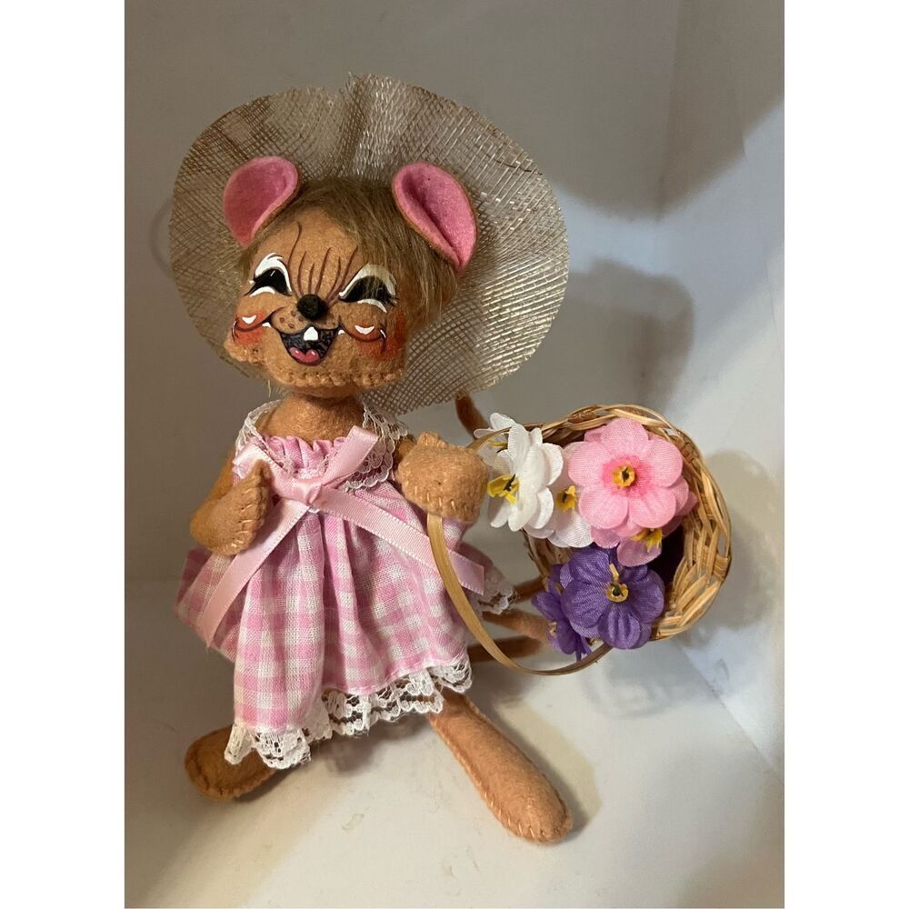 Annalee 2017 Springtime Easter Mouse 7” tall W/flowers
